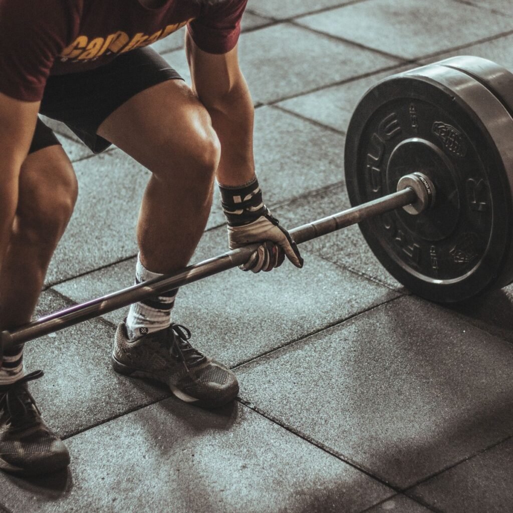 O treino de pernas intenso e regular é um dos caminhos para o ganho de massa muscular. 